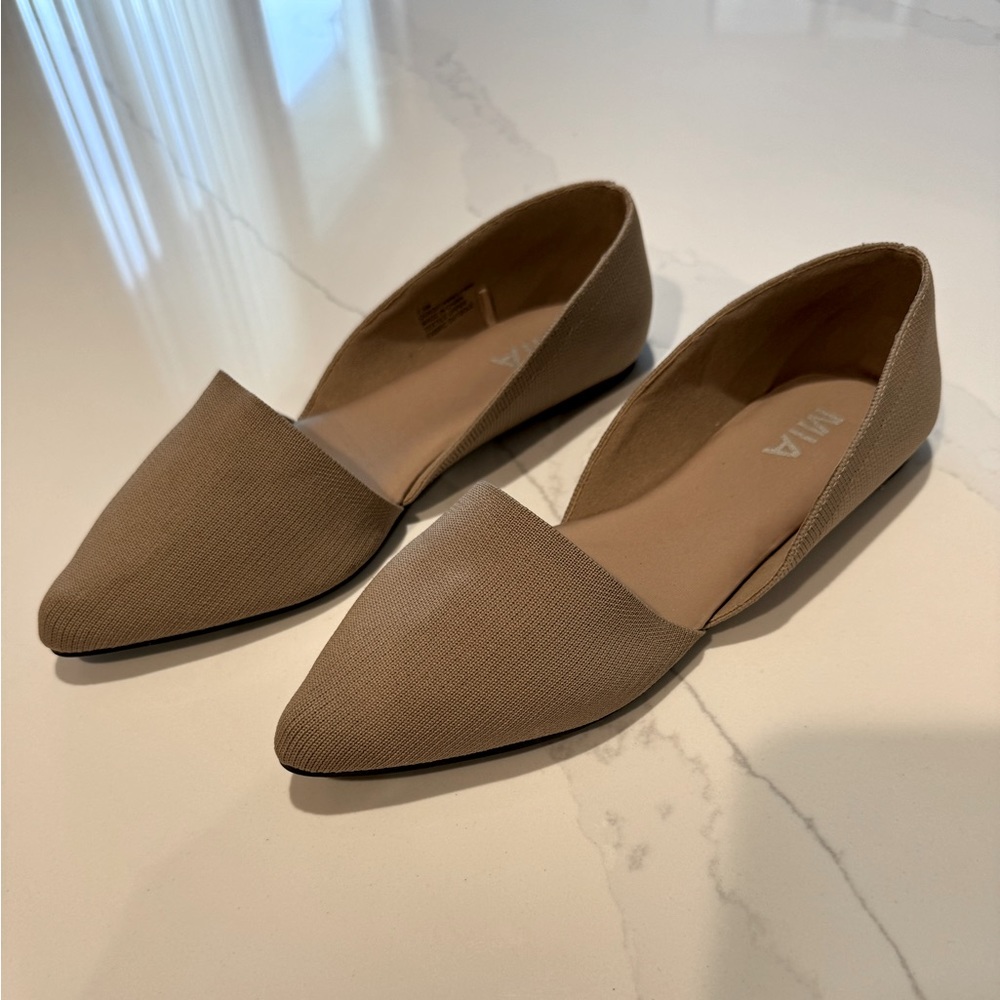 Size 7.5 Mia Flats